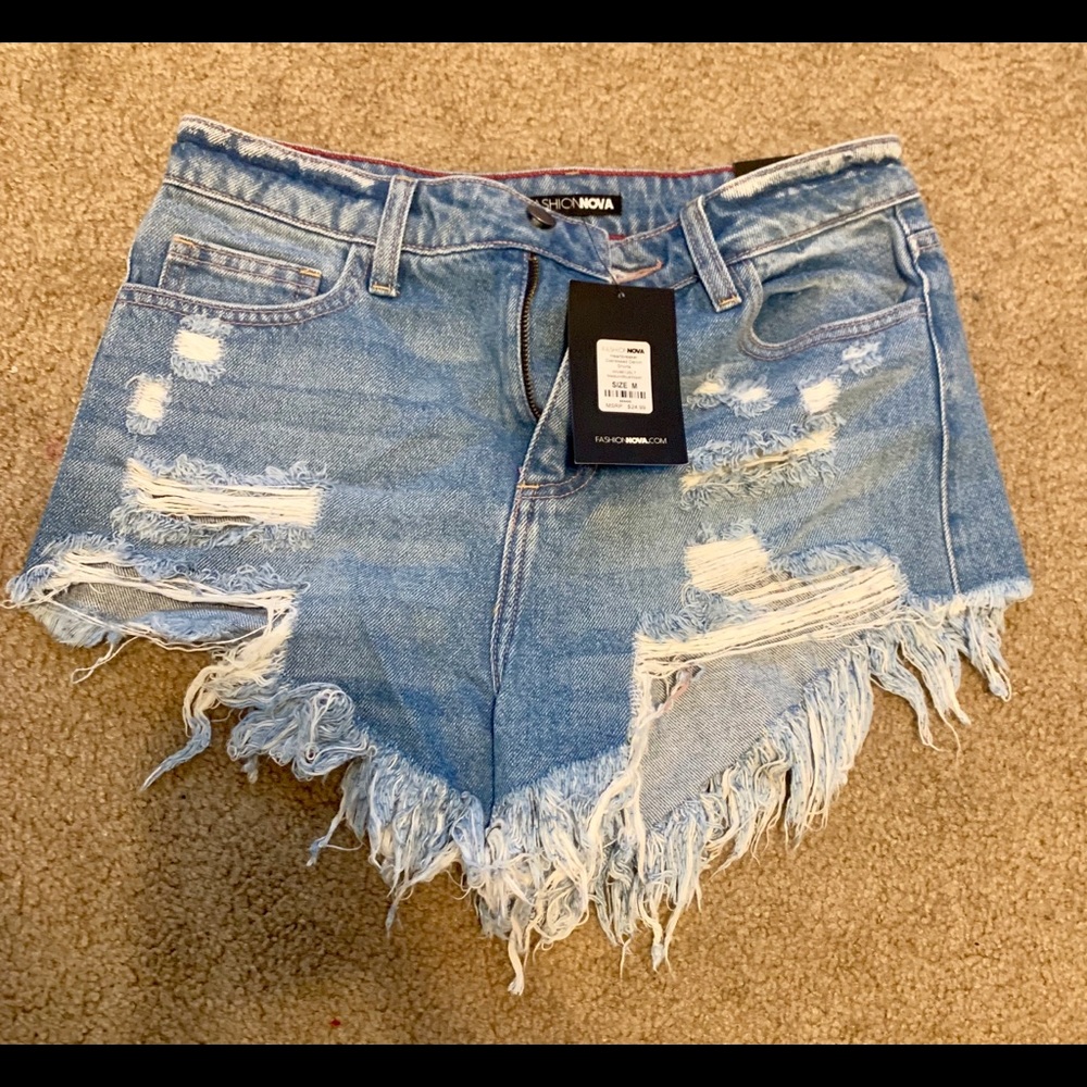 HIGH RISE FASHION NOVA DISTRESSED SHORTS MEDIUM